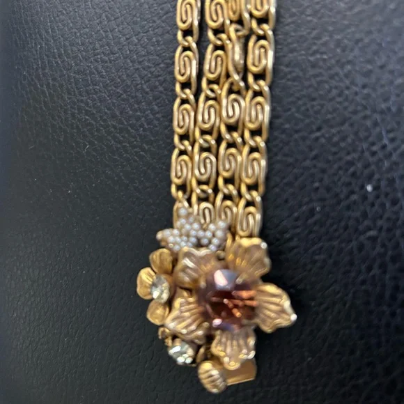 VINTAGE VENDOME AMBER RHINESTONE FAUX PEARL FLOWER BRACELET AND CLIP EARRINGS. - Picture 7 of 7